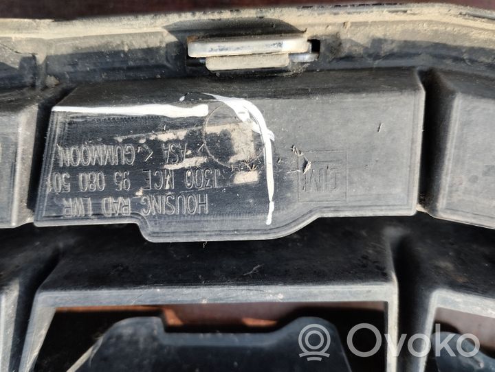 Chevrolet Cruze Grille calandre supérieure de pare-chocs avant 95080501