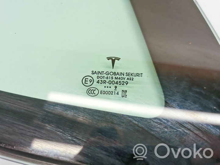 Tesla Model 3 Galinis šoninis kėbulo stiklas 1080706-00