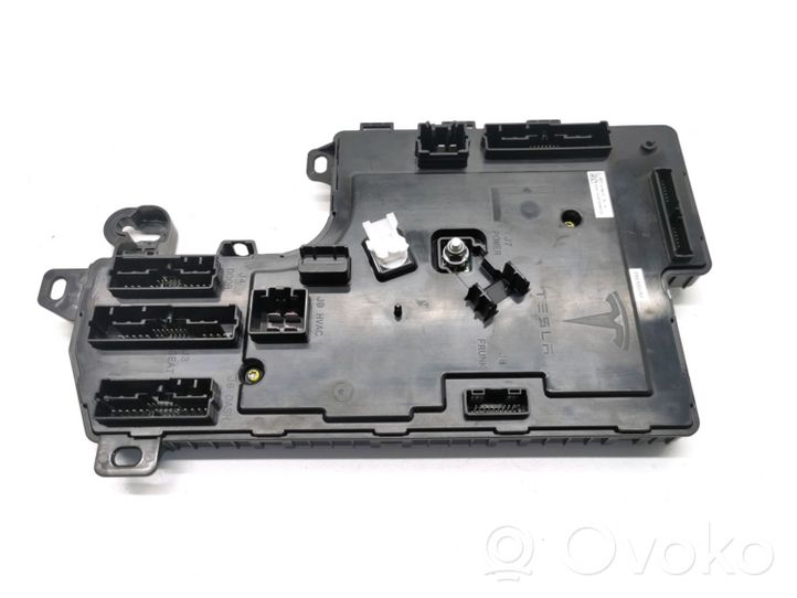 Tesla Model 3 Module confort 1078673-00-K