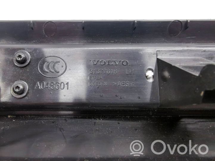 Volvo S90, V90 Takaoven kynnyksen suojalista 31377618