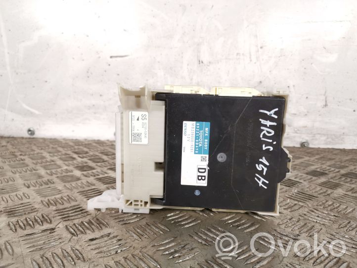 Toyota Yaris Module de fusibles MB2380009281