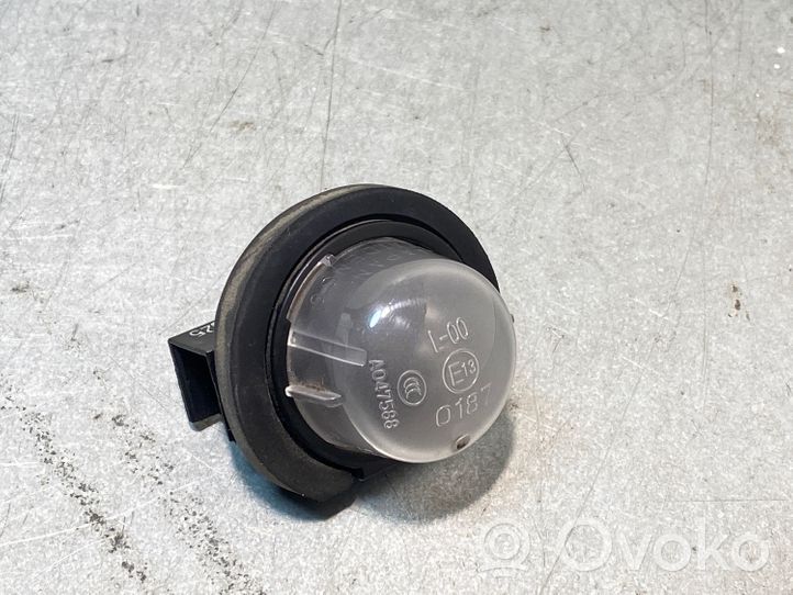 Suzuki Vitara (LY) Lampa oświetlenia tylnej tablicy rejestracyjnej 