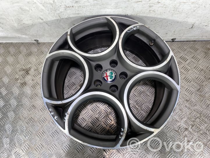 Alfa Romeo Stelvio R19 alloy rim 