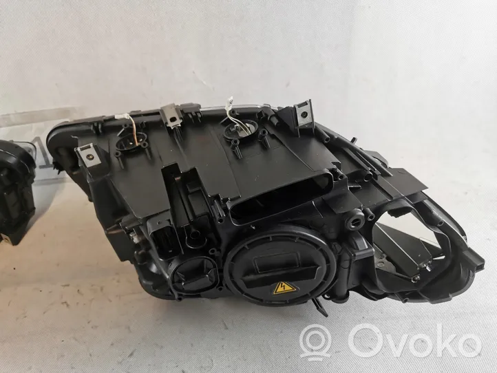 BMW 5 F10 F11 Lampa przednia 7203251