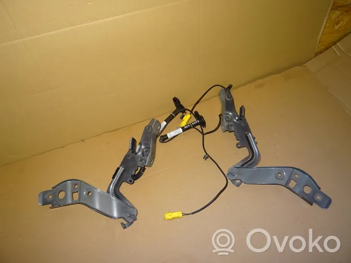 Mercedes-Benz GLA H247 Cerniere del vano motore/cofano A2478806901