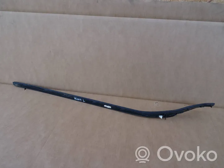 Volvo XC60 Supporto di montaggio del parafango 32216112