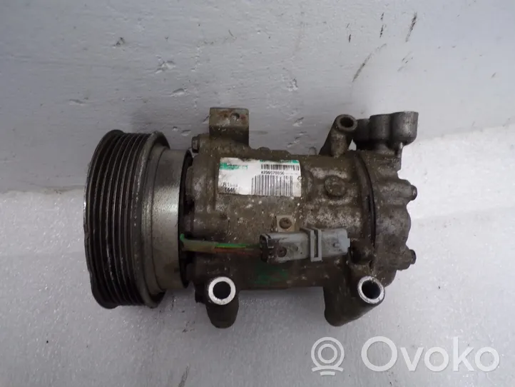 Renault Clio III Compressore aria condizionata (A/C) (pompa) 8200570856