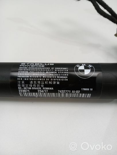 BMW 2 F46 Siłownik elektryczny podnoszenia klapy tylnej / bagażnika 7432771