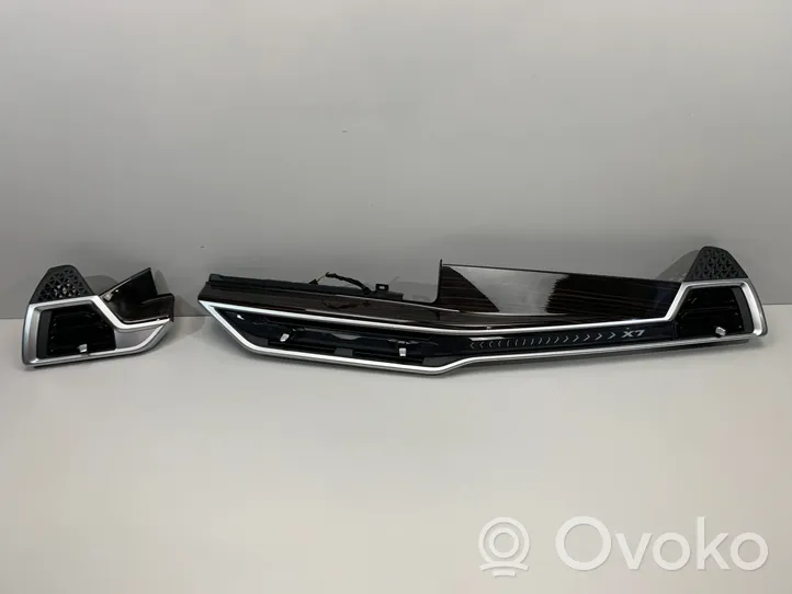 BMW X7 G07 Dysze / Kratki środkowego nawiewu deski rozdzielczej 