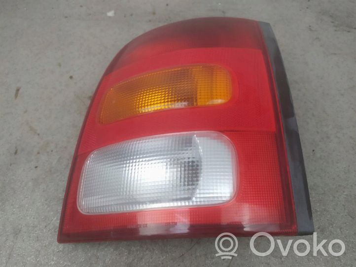 Nissan Micra Luci posteriori 26550 6F 600