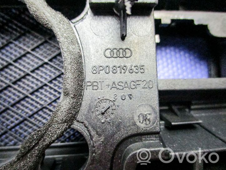 Audi A3 S3 8P Kojelaudan sivutuuletussuuttimen kehys 8P0819635