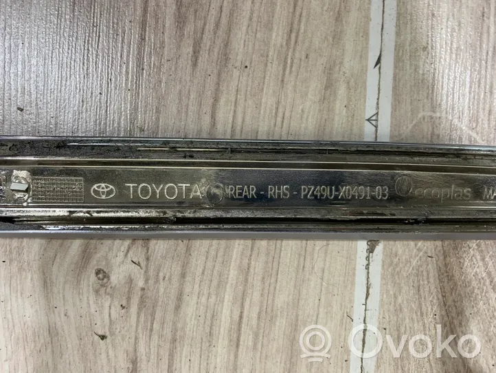 Toyota RAV 4 (XA40) Rivestimento della portiera anteriore (modanatura) PZ49U-X0491-03
