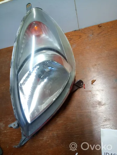 Toyota Yaris Verso Lampa przednia 52025L