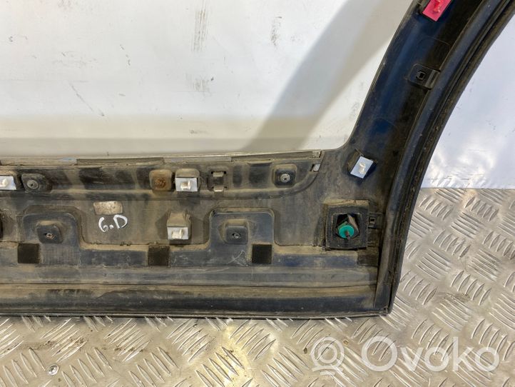 KIA Sorento Takaoven lista (muoto) 