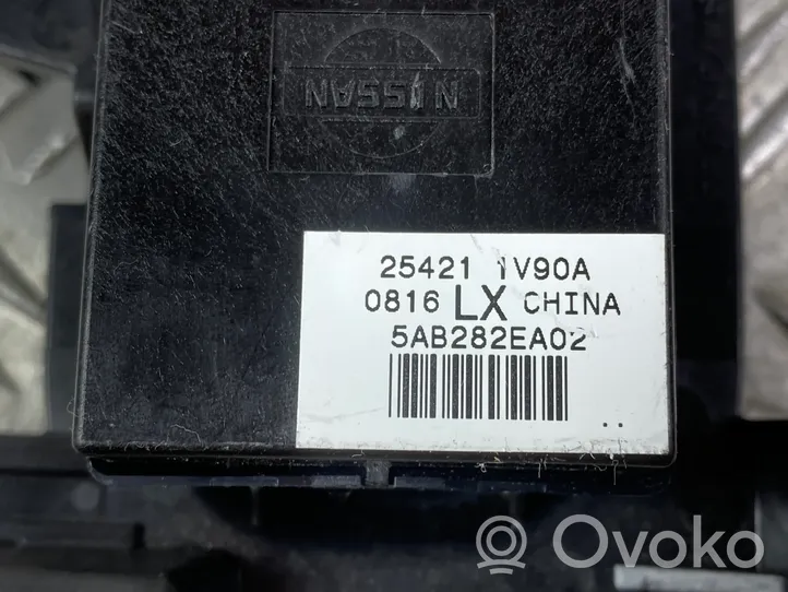 Infiniti QX80 Interruptor del elevalunas eléctrico 254211V90A