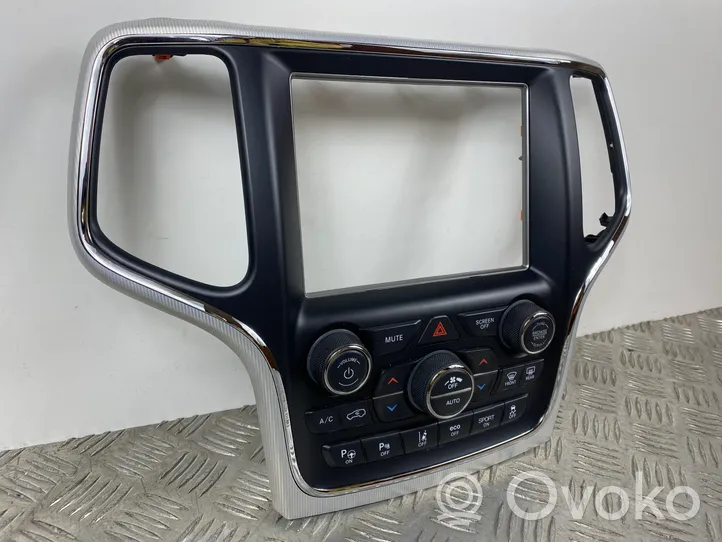 Jeep Grand Cherokee Cadre, panneau d'unité radio / GPS P68333946AA