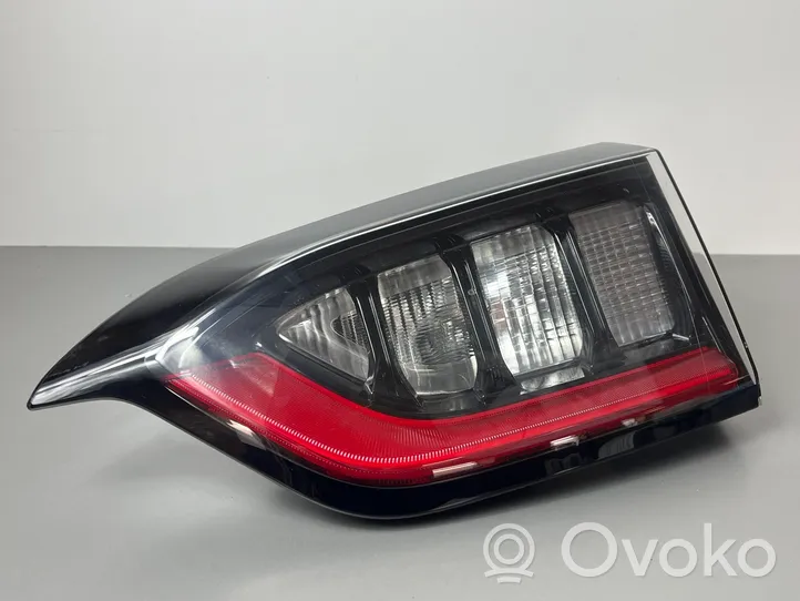 Jeep Cherokee Lampy tylnej klapy bagażnika 68275964AG