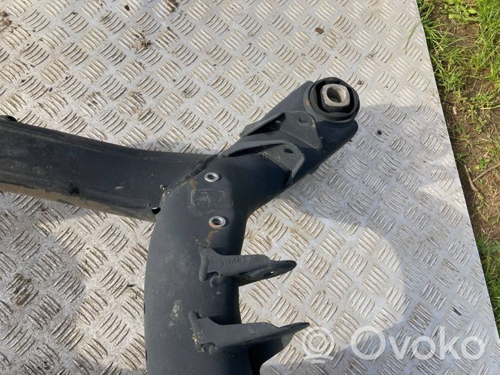 BMW 2 F22 F23 Rama pomocnicza tylna 2785330