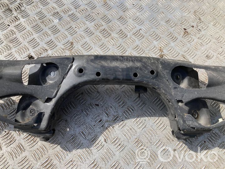 BMW 1 F40 Galinis traversas 6851560