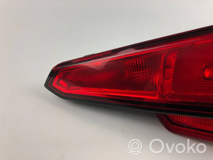 Audi A4 S4 B9 Lampy tylnej klapy bagażnika 8W5945076A