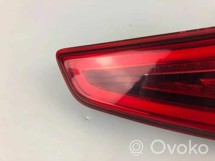 Audi Q3 8U Aizmugurējais lukturis virsbūvē 8U0945094A