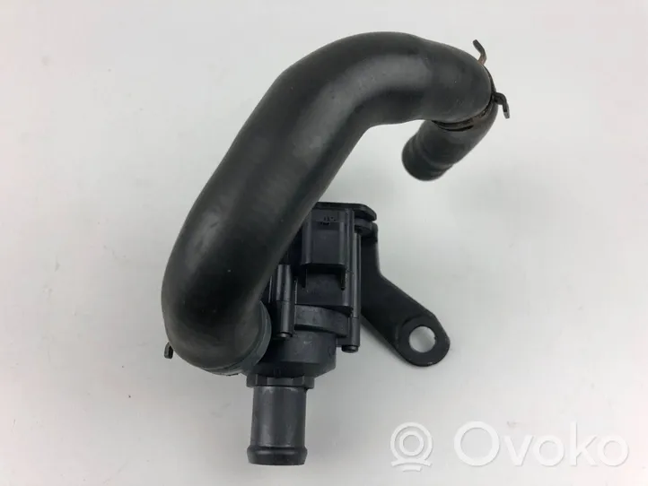 Audi A4 S4 B9 Pompa elettrica dell’acqua/del refrigerante ausiliaria 04L965559A