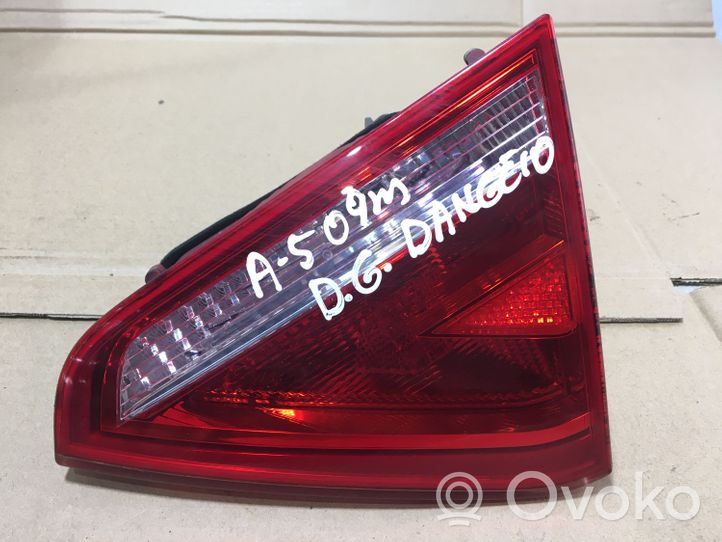 Audi A5 8T 8F Lampy tylnej klapy bagażnika 8T0945094