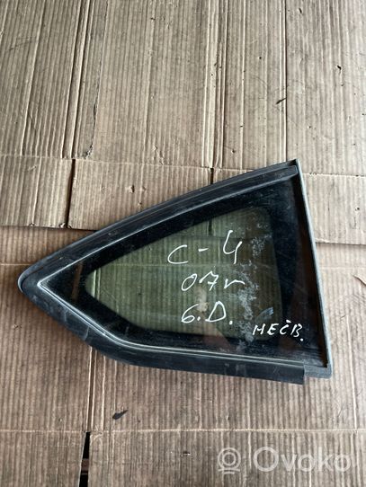 Citroen C4 I Fenêtre latérale avant / vitre triangulaire 