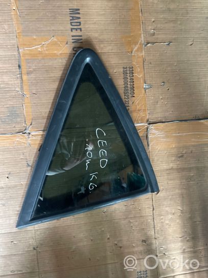 KIA Ceed Fenêtre latérale avant / vitre triangulaire 
