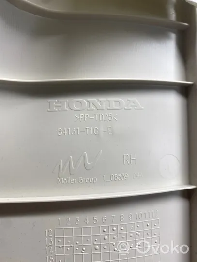 Honda CR-V Osłona górna słupka / D 84131T1G