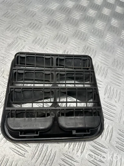 Audi Q7 4M Ventilācijas režģis 4M0819181