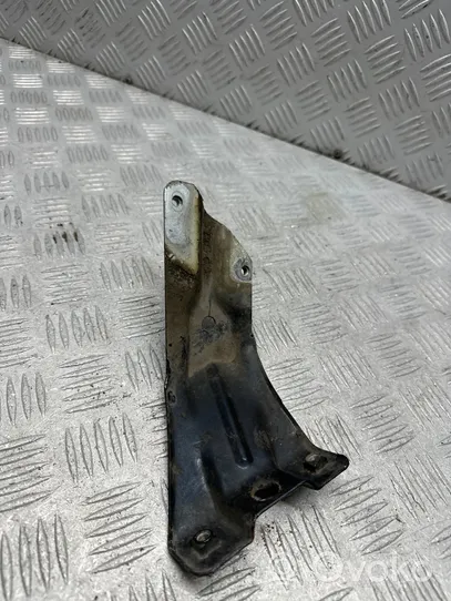 Volkswagen Golf VI Supporto di montaggio del parafango 5K6821136