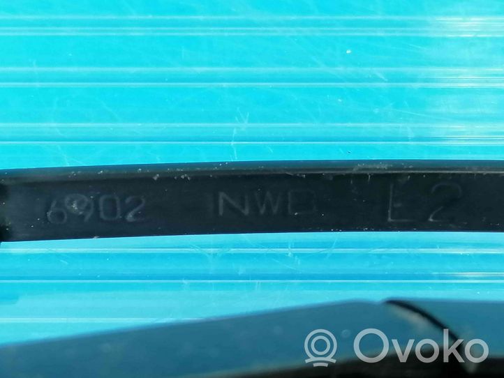 Toyota Hilux (AN10, AN20, AN30) Front wiper blade arm 6902NWBL2