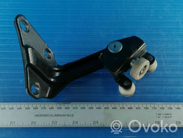 Volkswagen Crafter Guida/cerniera superiore del rullo del portellone scorrevole A9067600147