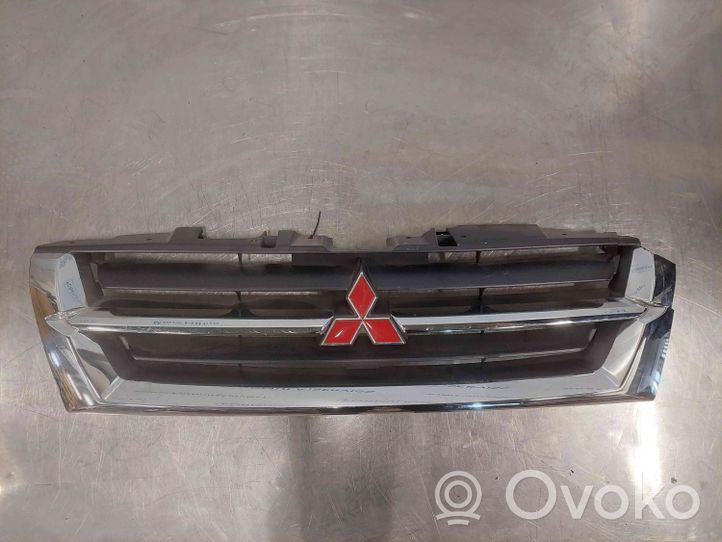 Mitsubishi Pajero Griglia superiore del radiatore paraurti anteriore 387981