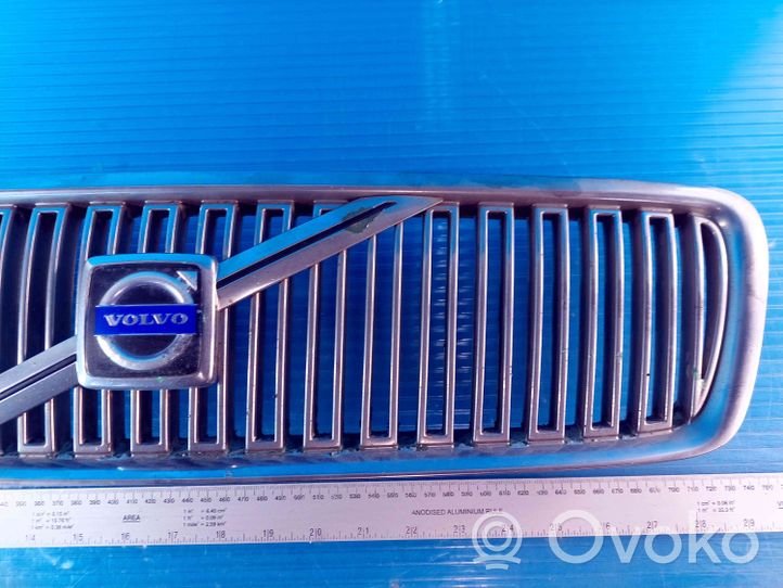 Volvo V70 Grille calandre supérieure de pare-chocs avant 8659875