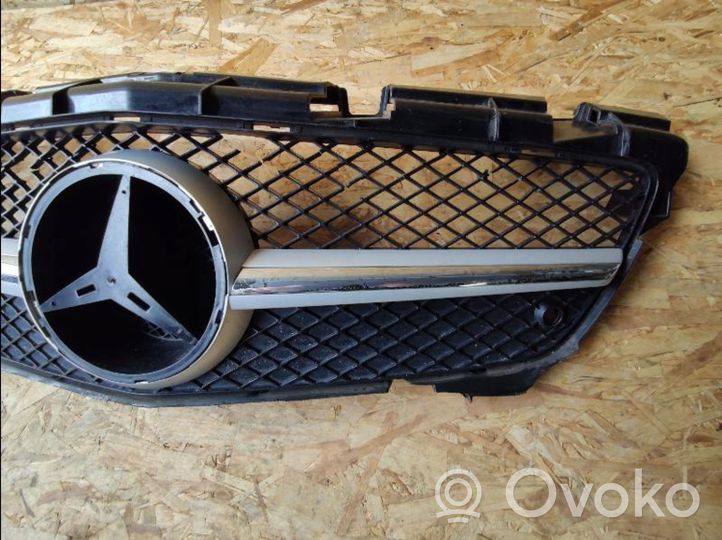 Mercedes-Benz SLK R172 Atrapa chłodnicy / Grill A1728880160