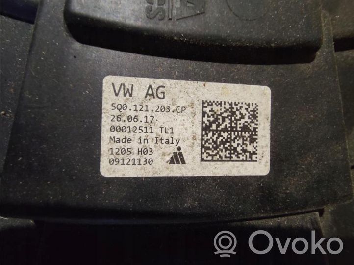 Volkswagen Passat Alltrack Jäähdyttimen jäähdytinpuhaltimen suojus 5Q0121203CP