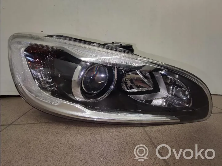 Volvo S60 Lampa przednia 31420254