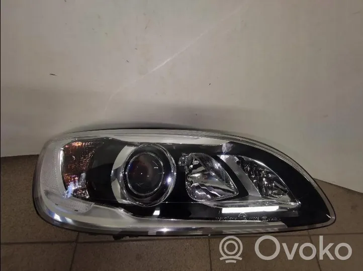 Volvo S60 Lampa przednia 31420254