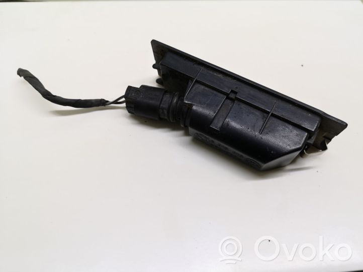 BMW 6 E63 E64 Lampa oświetlenia tylnej tablicy rejestracyjnej 6913913