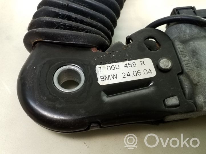 BMW 6 E63 E64 Klamra przedniego pasa bezpieczeństwa 7060458