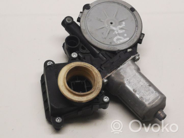 Toyota Yaris Varikliukas priekinio langų pakėlėjo 857020F010