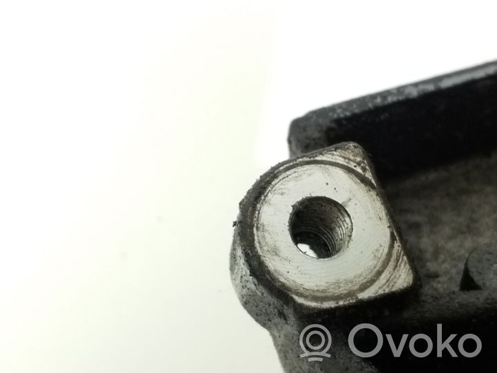 Audi A4 S4 B7 8E 8H Staffa di montaggio del compressore dell’A/C 059145169AA