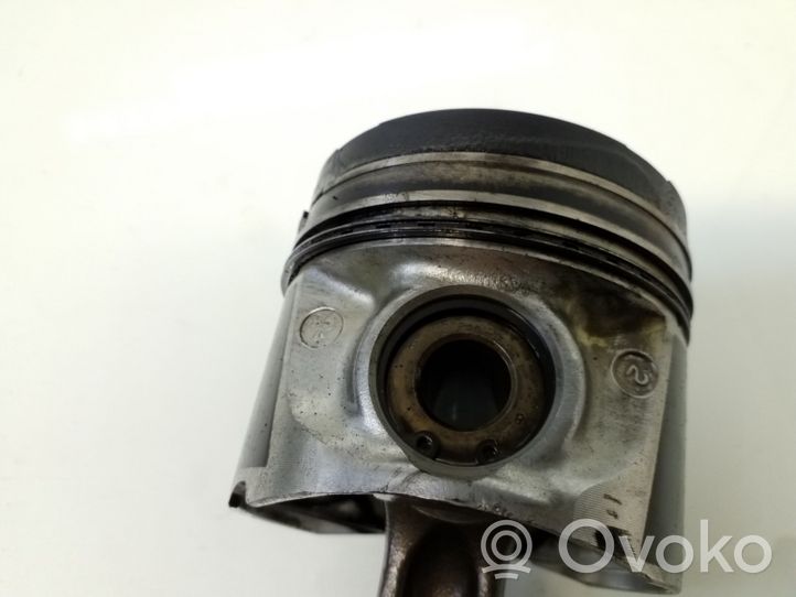 Nissan Primera Piston avec bielle 5M