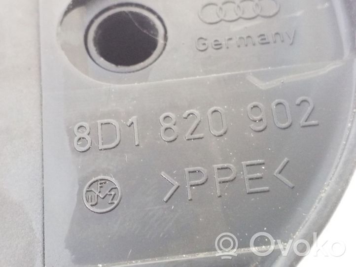 Audi A4 S4 B5 8D Boczna kratka nawiewu deski rozdzielczej 8D1820902