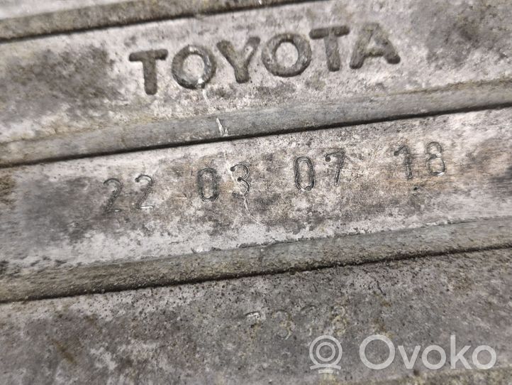 Toyota Avensis T250 Pompa a vuoto 22030718