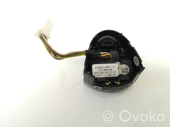 Mercedes-Benz E W211 Interrupteur d'alarme A2118213151