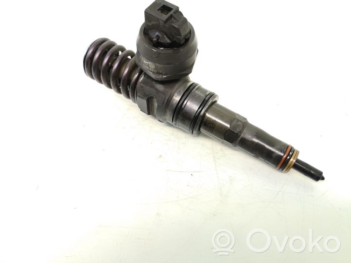 Volkswagen Golf I Fuel injector 038130073BN