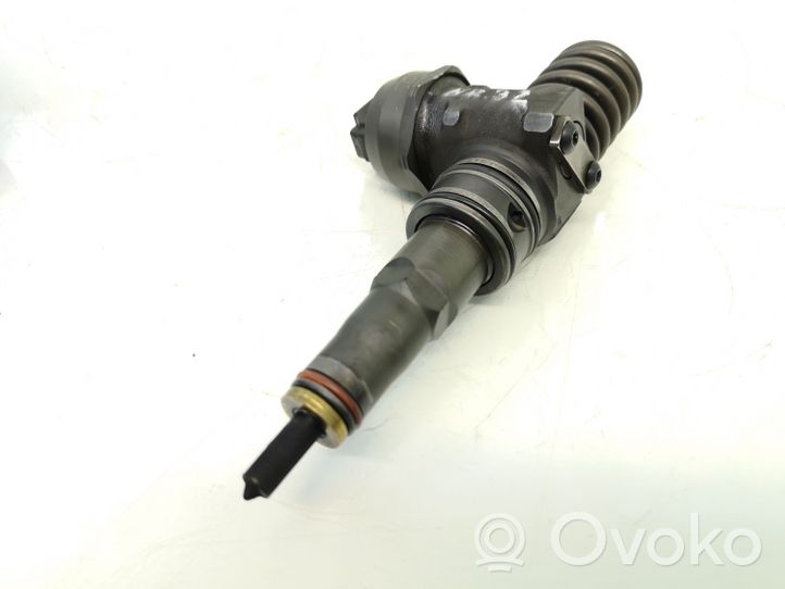 Volkswagen Golf I Injecteur de carburant 038130073BA